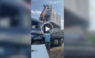 Мужчина чудом не погиб под упавшим генератором