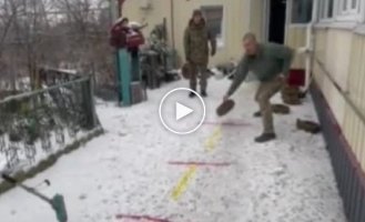 Ukrainian soldiers play curling with anti-tank mines