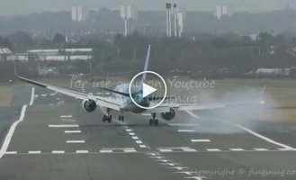 What does the work of the shock absorbers of a 140-ton Boeing 767 chassis look like in a strong crosswind?