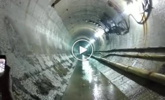 Watch the shock wave from the explosion travel through the tunnel
