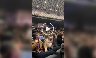 Зритель заменил клавишника на концерте