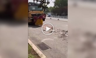 A machine for high-speed garbage collection from roads