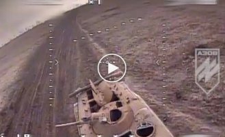 The occupants are running around the damaged infantry fighting vehicle, trying in vain to escape from the drones of the Azov brigade