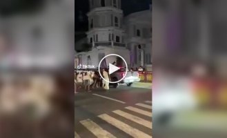 In the style of Bruce Lee: the actor dressed as Jesus taught a local a lesson for an inappropriate prank