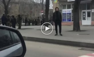 А вот сколько оккупантов нагнали для разгона мирного митинга в Мелитополе