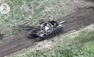 A Bradley infantry fighting vehicle with a TOW missile destroyed a Russian T-80 tank