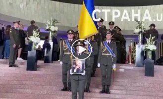 Церемония прощания с Леонидом Кравчуком в Украинском доме закончилась