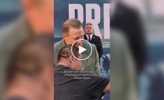 Брендан Фрейзер помог фанату сделать совместную фотографию