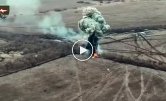 Ukrainian Armed Forces soldiers destroyed the enemy self-propelled gun Msta-S and an ammunition depot