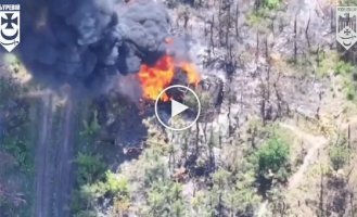 Soldiers of the Presidential Brigade burned a Russian T-80 tank in the Serebryansky forest