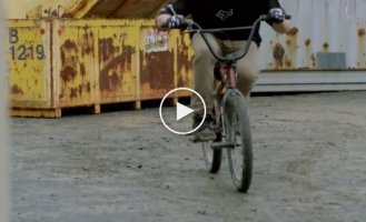 Вот что можно сделать с помощью контейнеров BMX и таланта!