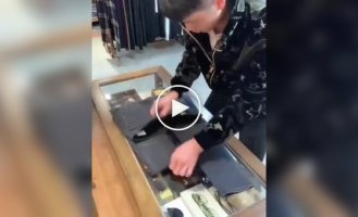 The Chinese show how to fold clothes quickly and compactly
