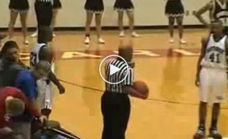 Красивый трюк из баскетболной игры