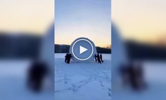 В США слепили самый большой снежный шар в мире