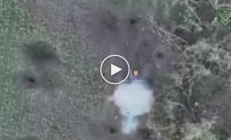 A Russian soldier was left without both legs after dropping ammunition in the Donetsk region