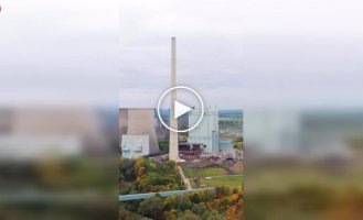 В Германии снесли 282-метровую трубу