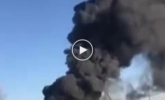 В Сумах из-за артобстрела произошло возгорание складского здания с лакокрасочной продукцией