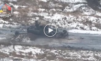Our soldiers destroyed a rare Russian T-90S tank near Marinka