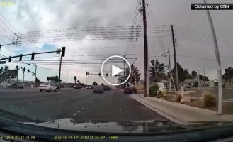 Повалило столбы на дорогу и выключило свет