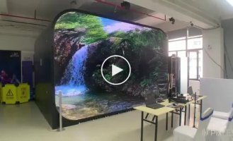 PixLED presented an immersive screen
