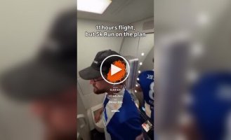 Пассажир заперся в туалете самолета, чтобы выполнить дневной норматив шагов