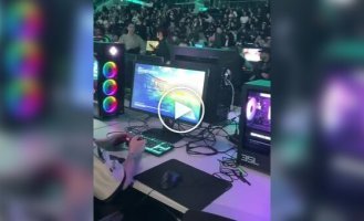 Fashion brand held a show during a gaming tournament