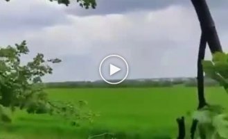 Ukrainian forces use cluster munitions against Russian troops. Footage from the ground