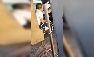 Strange driving style of a Mexican driver