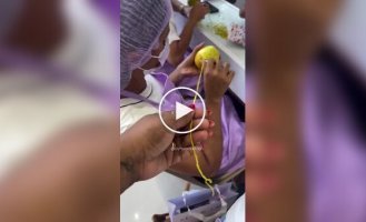 Тренування майбутніх майстрів нігтьового сервісу на лимонах