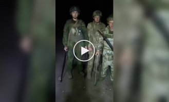 Оккупант возмущается, что четверо российских солдат с тростями в руках должны ехать на штурм