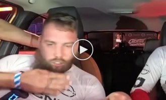 Джиу-джитсу в салоне автомобиля