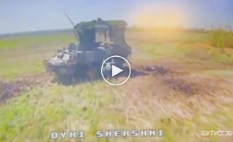 Бойцы 47-й ОМБр уничтожили БТР российских оккупантов дронами Дикі Шершні