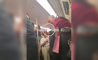 Женщины в панике запрыгивали на сиденья из-за крысы в метро
