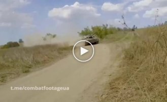 Ukrainian tank "Challenger-2" on the move after the battles