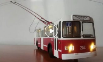 Radio-controlled trolleybus in model 1 to 43