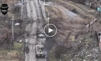 Ukrainian BMP-2 shoots houses with Russian military in the Bakhmut direction