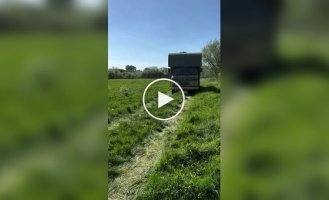 Чарівний фургон, який перетворюється на...