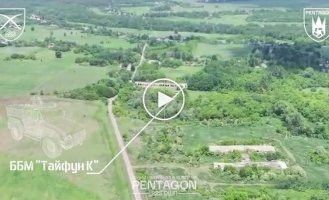 Українські захисники виявили у гаражі та пошкодили російський бронеавтомобіль Тигр вартістю 150 000 доларів