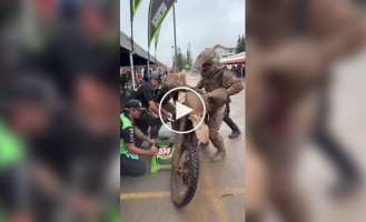 Пит-стоп в мотокроссе: как это выглядит на самом деле