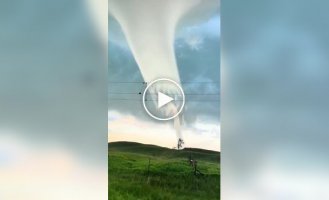 Удивительное торнадо в Калифорнии