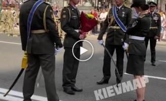 Предложение руки и сердца перед парадом