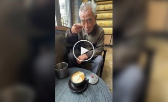 Дедушка из Китая впервые пробует кофе