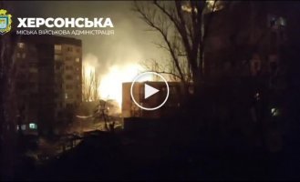 Росіяни обстріляли житлові квартали Херсона, виникли пожежі
