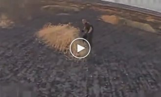 The occupier takes aim, runs up and rams a Ukrainian kamikaze drone with his head