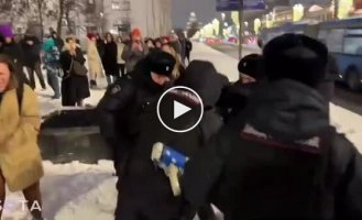 Laying flowers at the monument is “forbidden”, punishment: prison