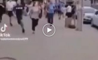 Russians in Rostov run from a drone in the air that they started shooting at