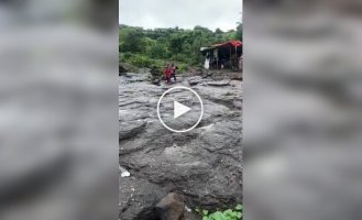 Tainted reputation: an inadequate tourist angered the network with his behavior at a popular resort