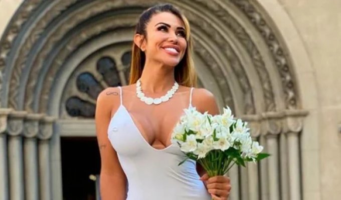 Модель Крис Галера вышла замуж за саму себя, но брак распался через три месяца (9 фото)
