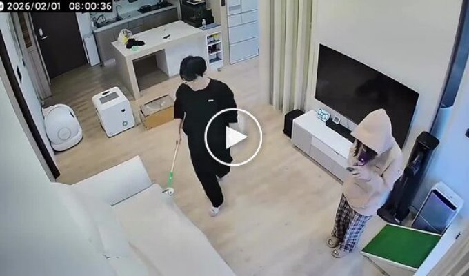 Девушка попала в эпицентр домашнего торнадо