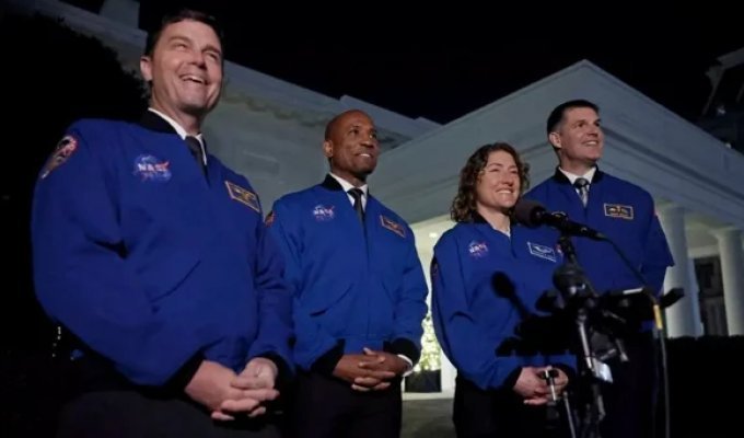 NASA впервые за полвека отправит к Луне пилотируемую миссию (3 фото)